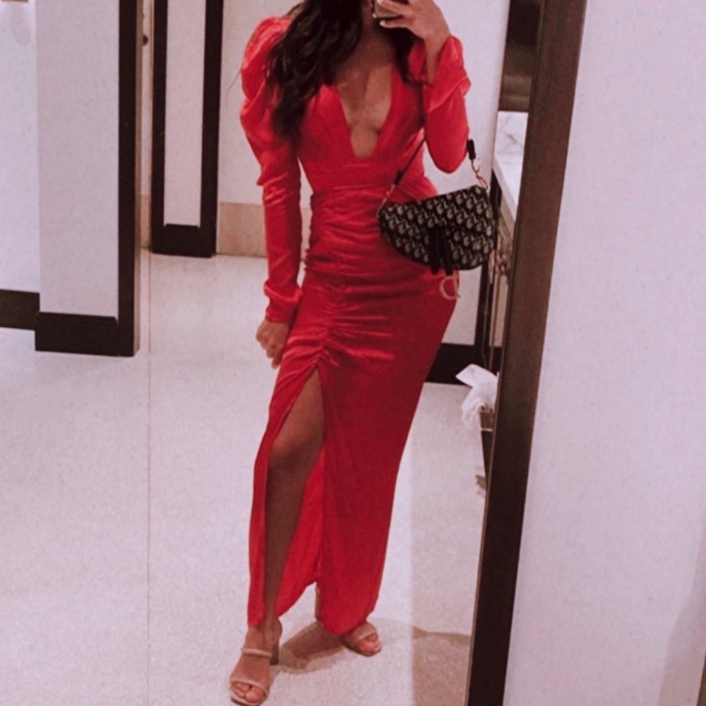 Pink/red ish rococo sand dress puff sleeve with leg slit